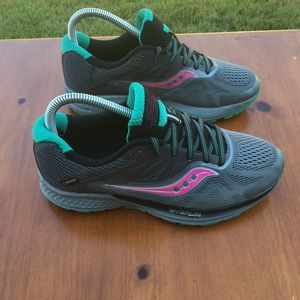 saucony gore tex womens